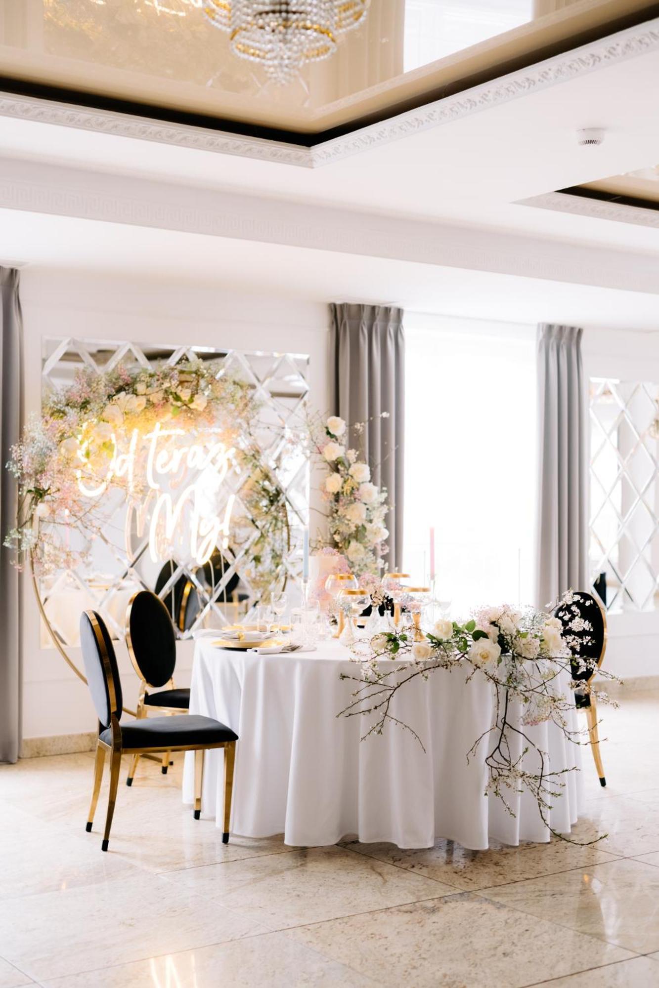 Atena Wedding, Business & Hotel