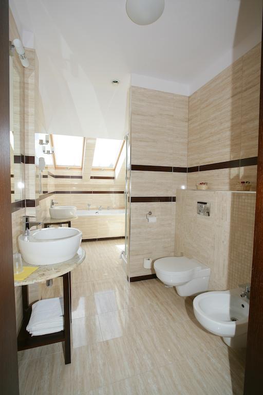 Hotell Atena Wedding, Business &